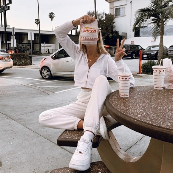 Meet your Posher, Kendall - Picture 1 of 1